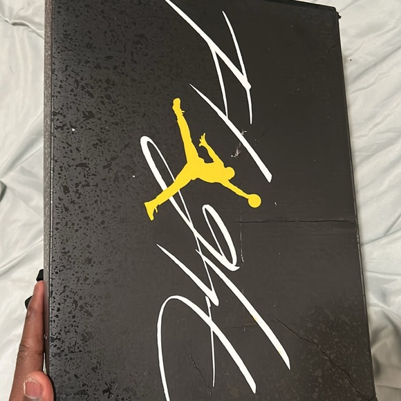 Air Jordan 4 Retro 'Thunder' 2023 slight used Size 13 - Picture 4 of 4